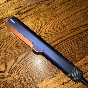 Dyson airstraight refurbished.